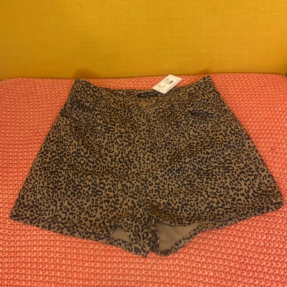 High Waisted Twill Leopard Shorts